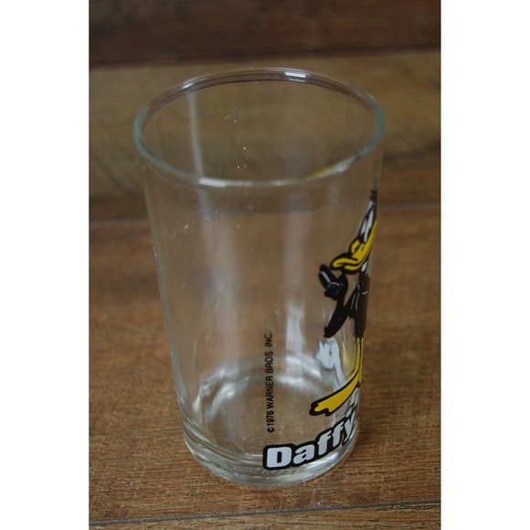 Vintage 1976 Daffy Duck Warner Bros 4.25" Jelly Glass w/ Yosemite Sam Stamp - Picture 2 of 6
